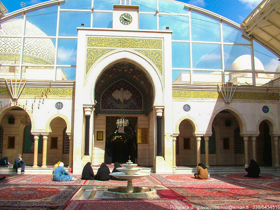 Damasco--moschea di Sayyida Ruqayya.