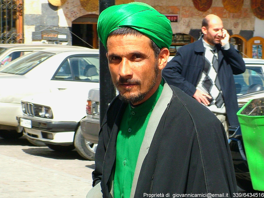 Sciita in pellegrinaggio alla tomba di Hussein